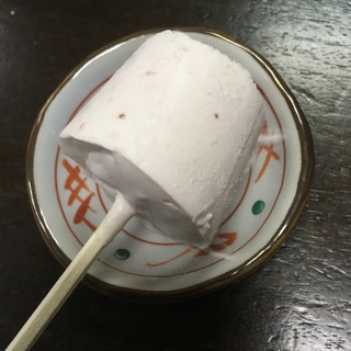 ジャムと生クリームで簡単に棒アイス